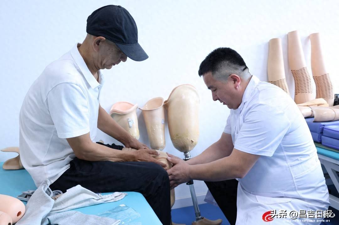 昌吉市為127名殘疾人適配助聽器和假肢:助聽器