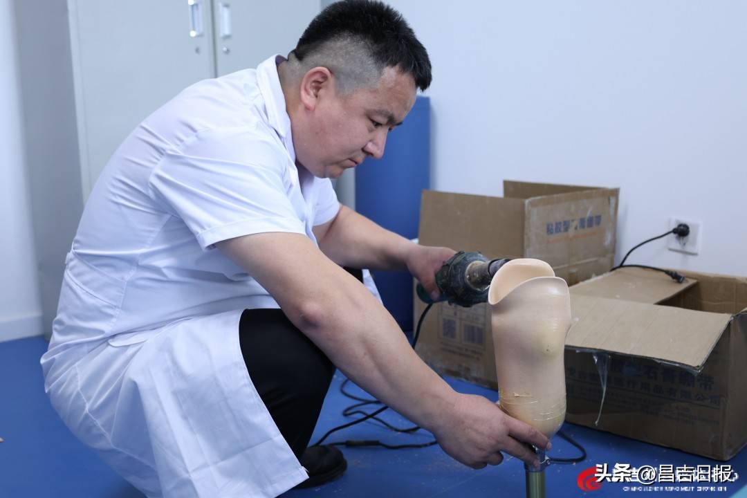 昌吉市為127名殘疾人適配助聽器和假肢:助聽器